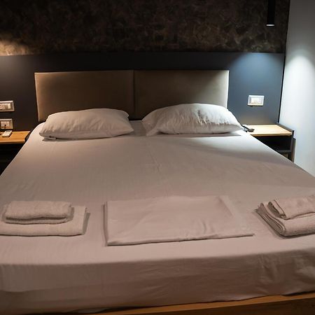 Center Boutique Hotel Tiranë Ngoại thất bức ảnh
