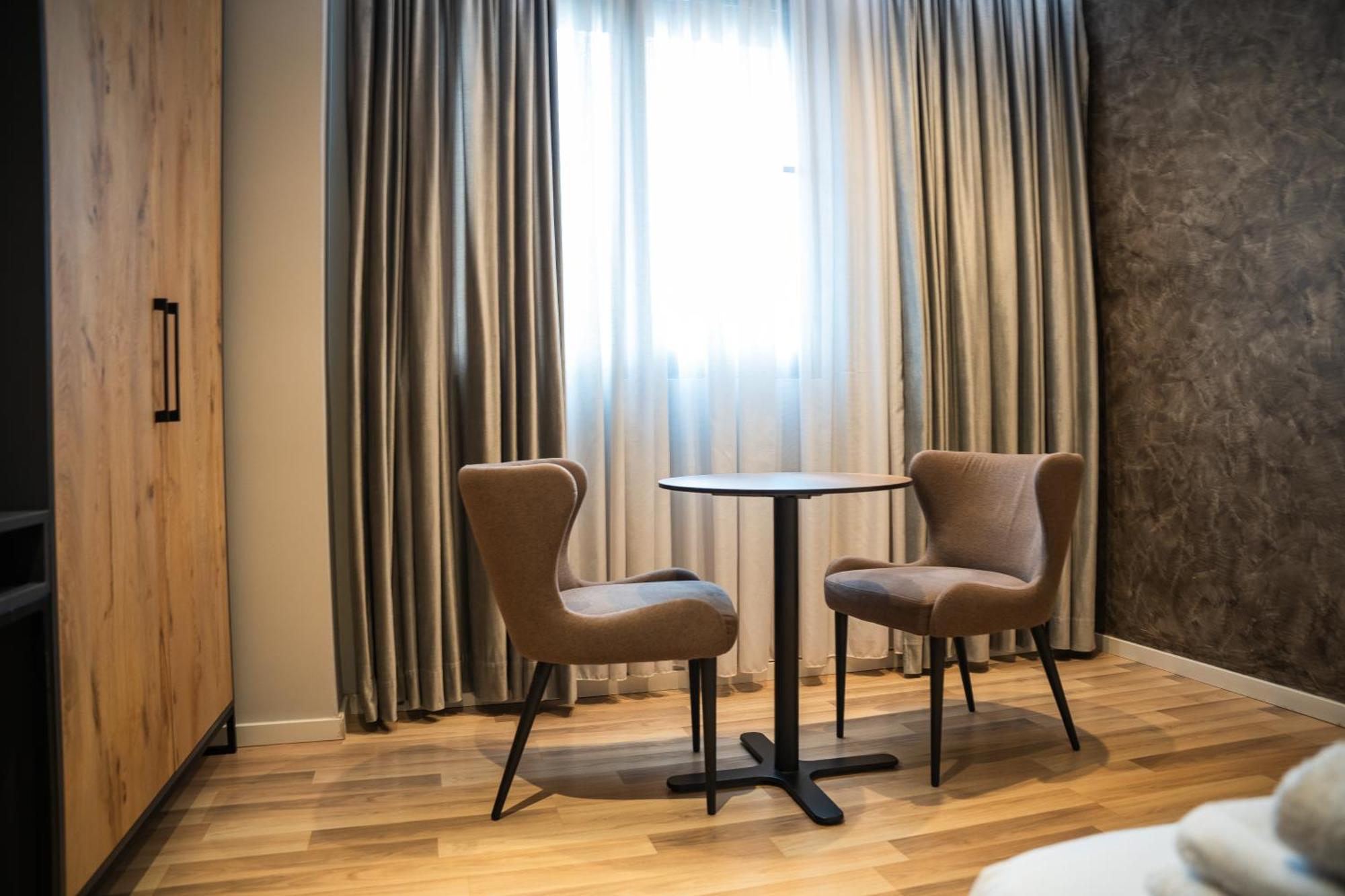 Center Boutique Hotel Tiranë Ngoại thất bức ảnh