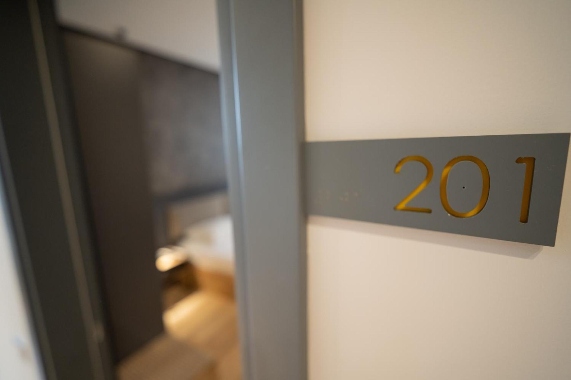 Center Boutique Hotel Tiranë Ngoại thất bức ảnh