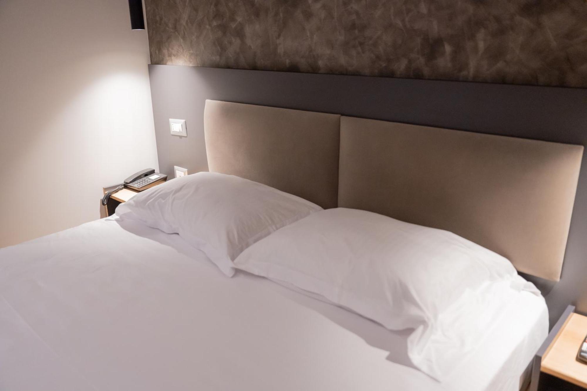 Center Boutique Hotel Tiranë Ngoại thất bức ảnh