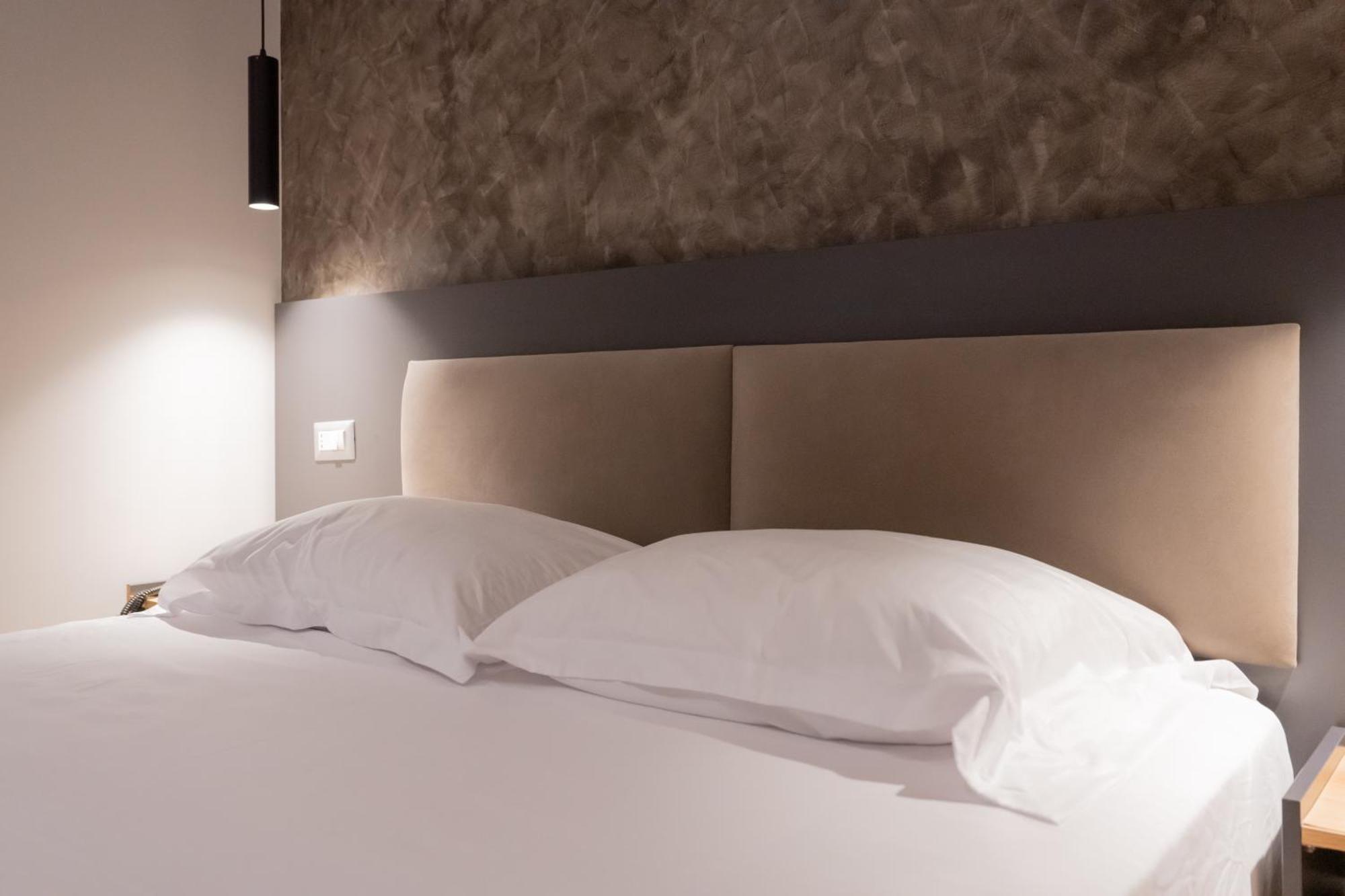 Center Boutique Hotel Tiranë Ngoại thất bức ảnh
