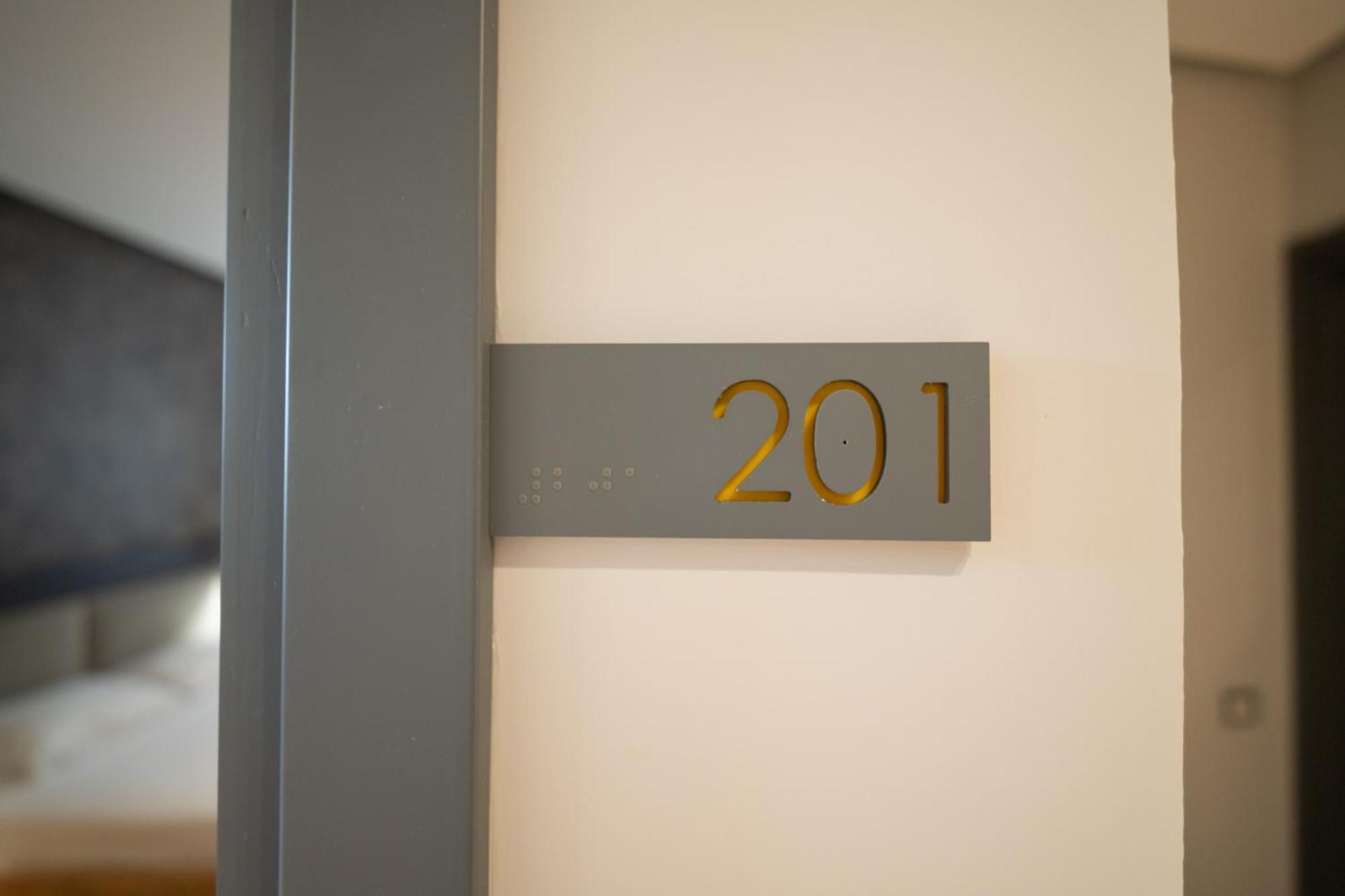 Center Boutique Hotel Tiranë Ngoại thất bức ảnh