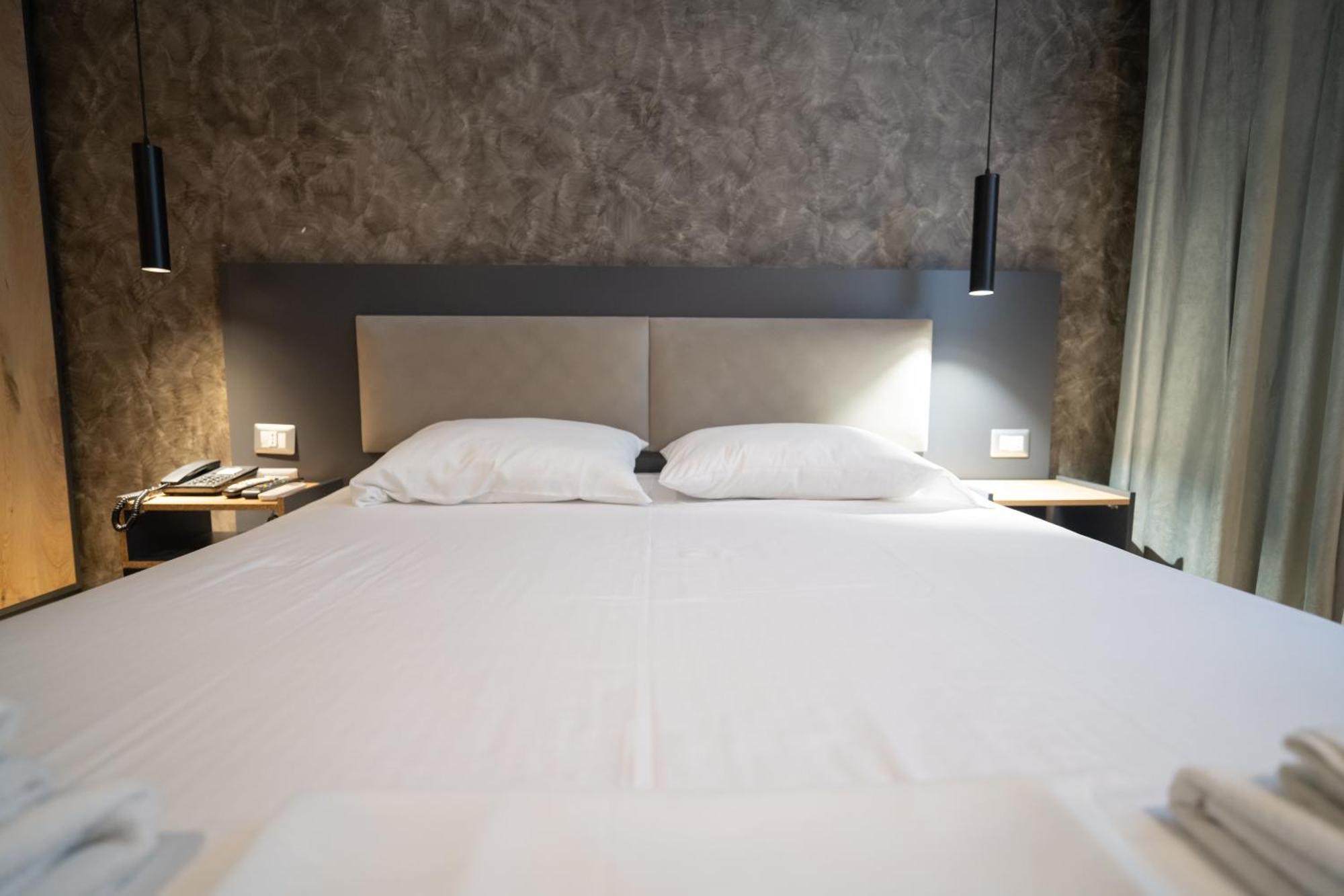 Center Boutique Hotel Tiranë Ngoại thất bức ảnh
