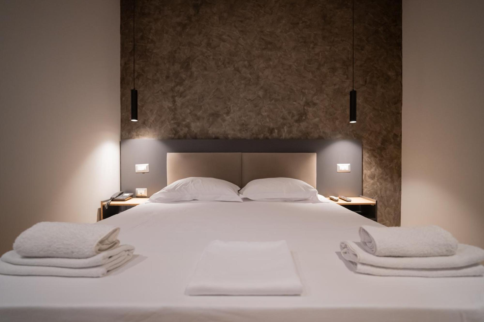 Center Boutique Hotel Tiranë Ngoại thất bức ảnh