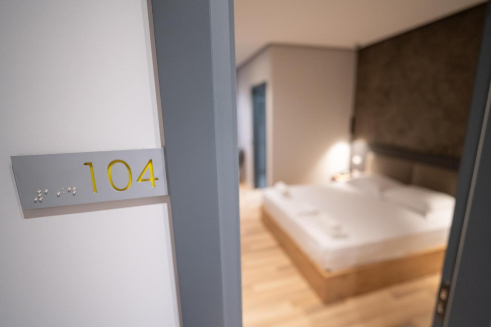 Center Boutique Hotel Tiranë Ngoại thất bức ảnh