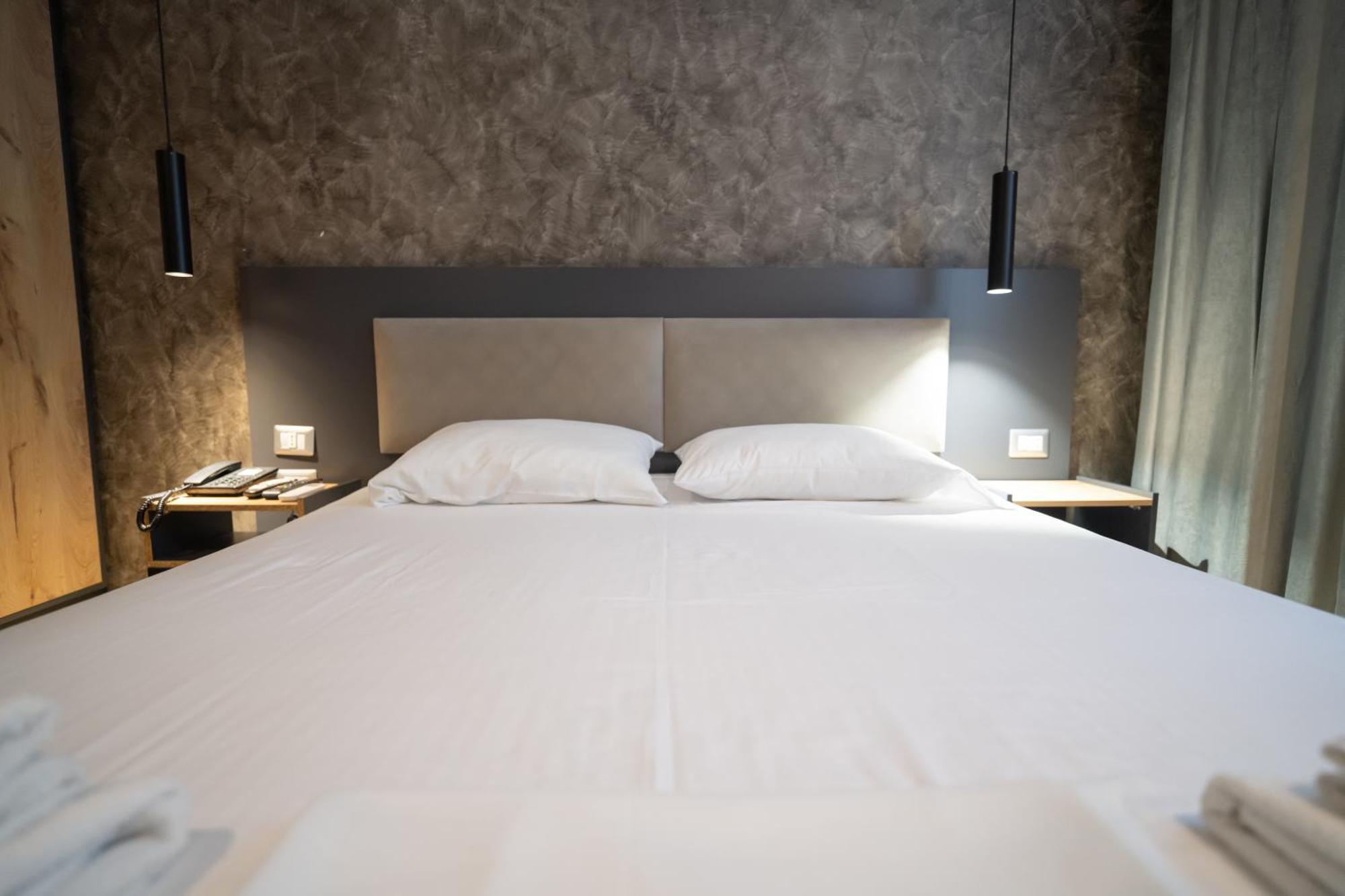 Center Boutique Hotel Tiranë Ngoại thất bức ảnh