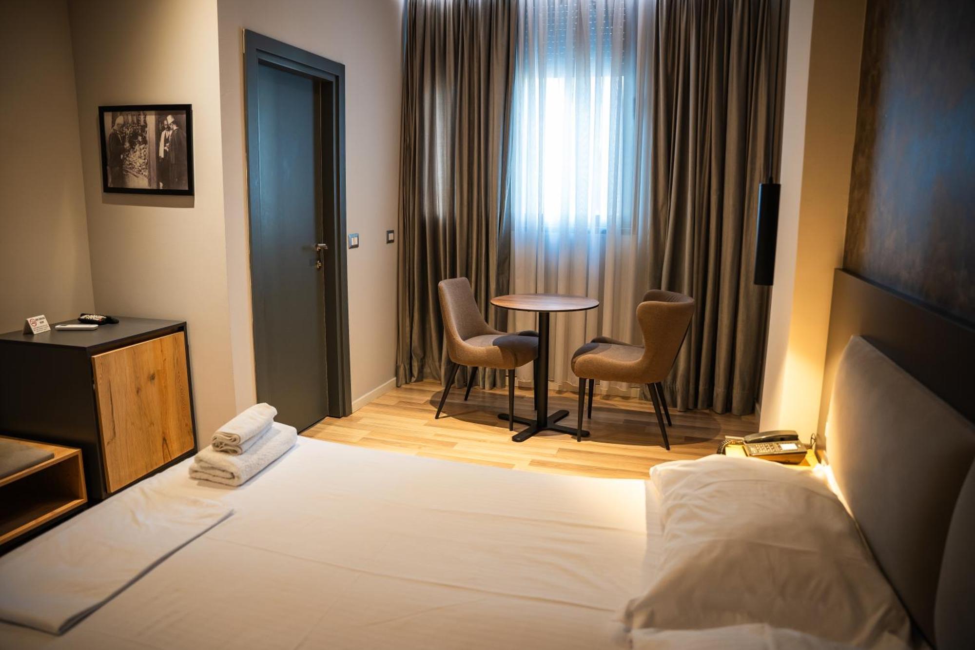 Center Boutique Hotel Tiranë Ngoại thất bức ảnh