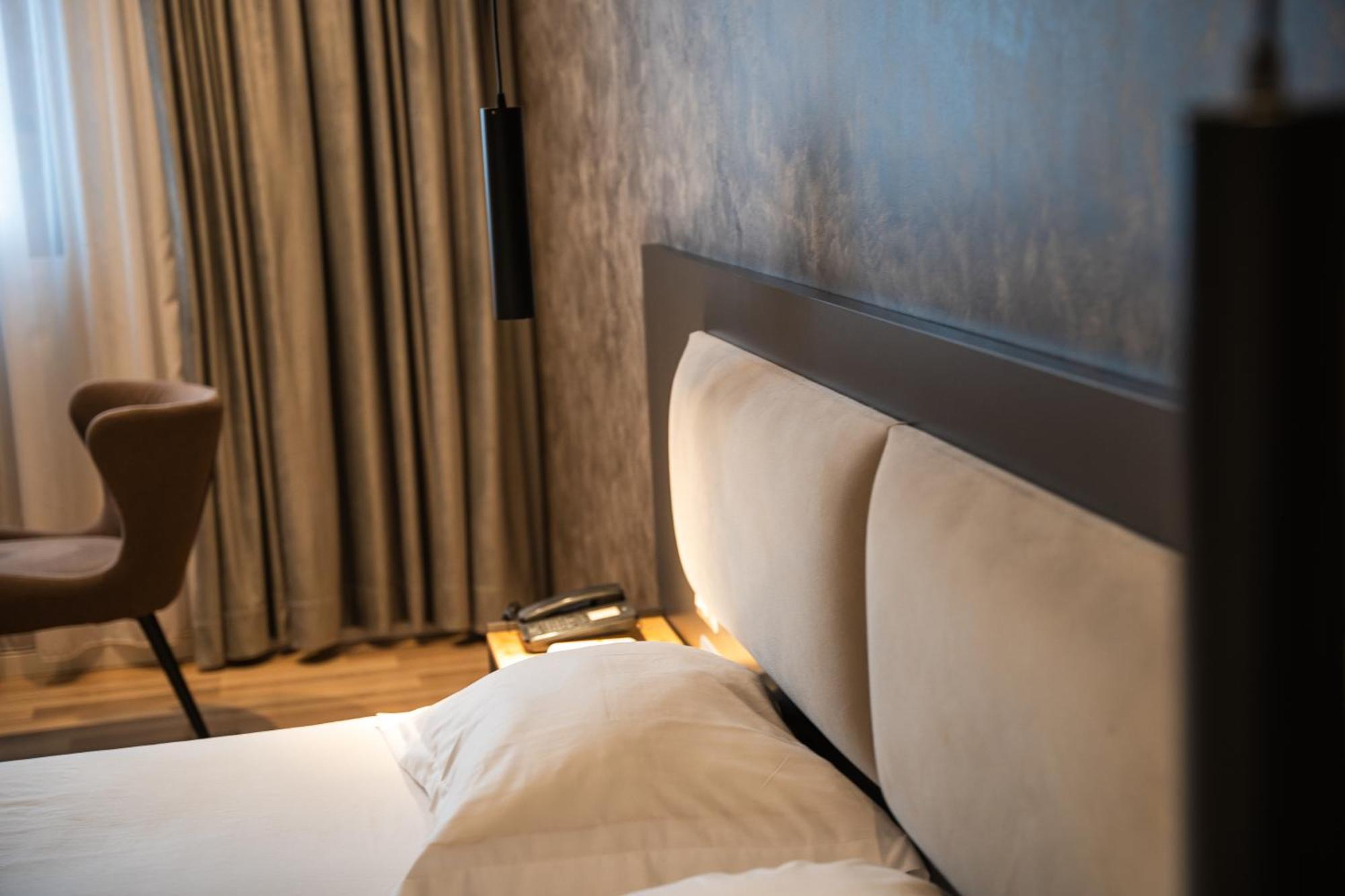 Center Boutique Hotel Tiranë Ngoại thất bức ảnh