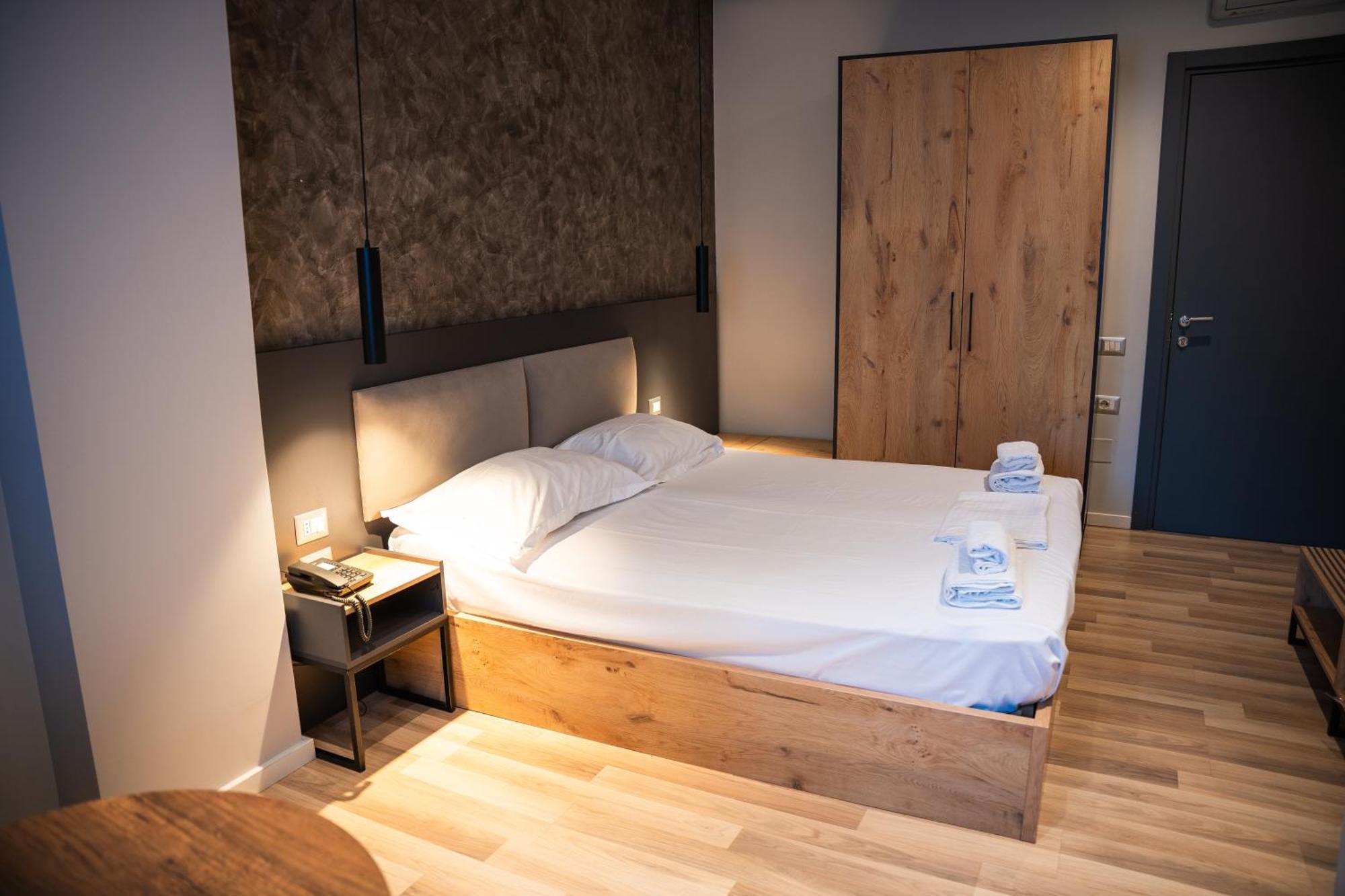 Center Boutique Hotel Tiranë Ngoại thất bức ảnh