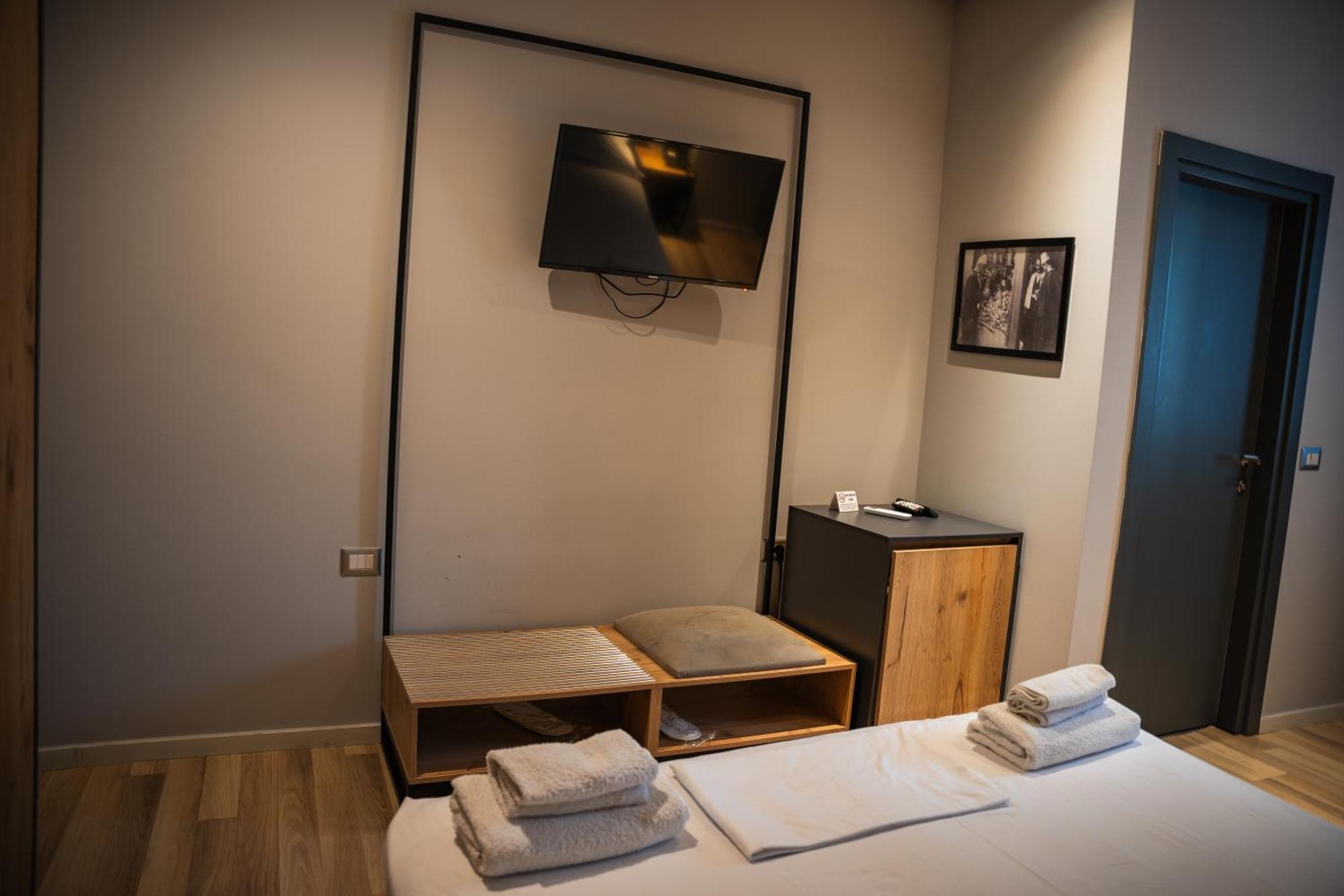 Center Boutique Hotel Tiranë Ngoại thất bức ảnh