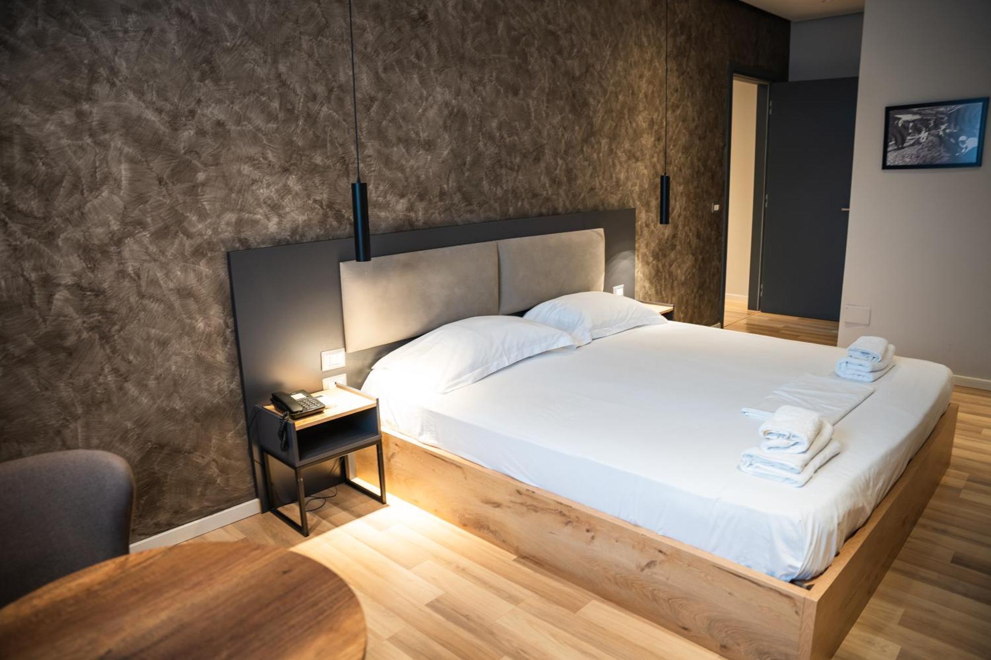 Center Boutique Hotel Tiranë Ngoại thất bức ảnh