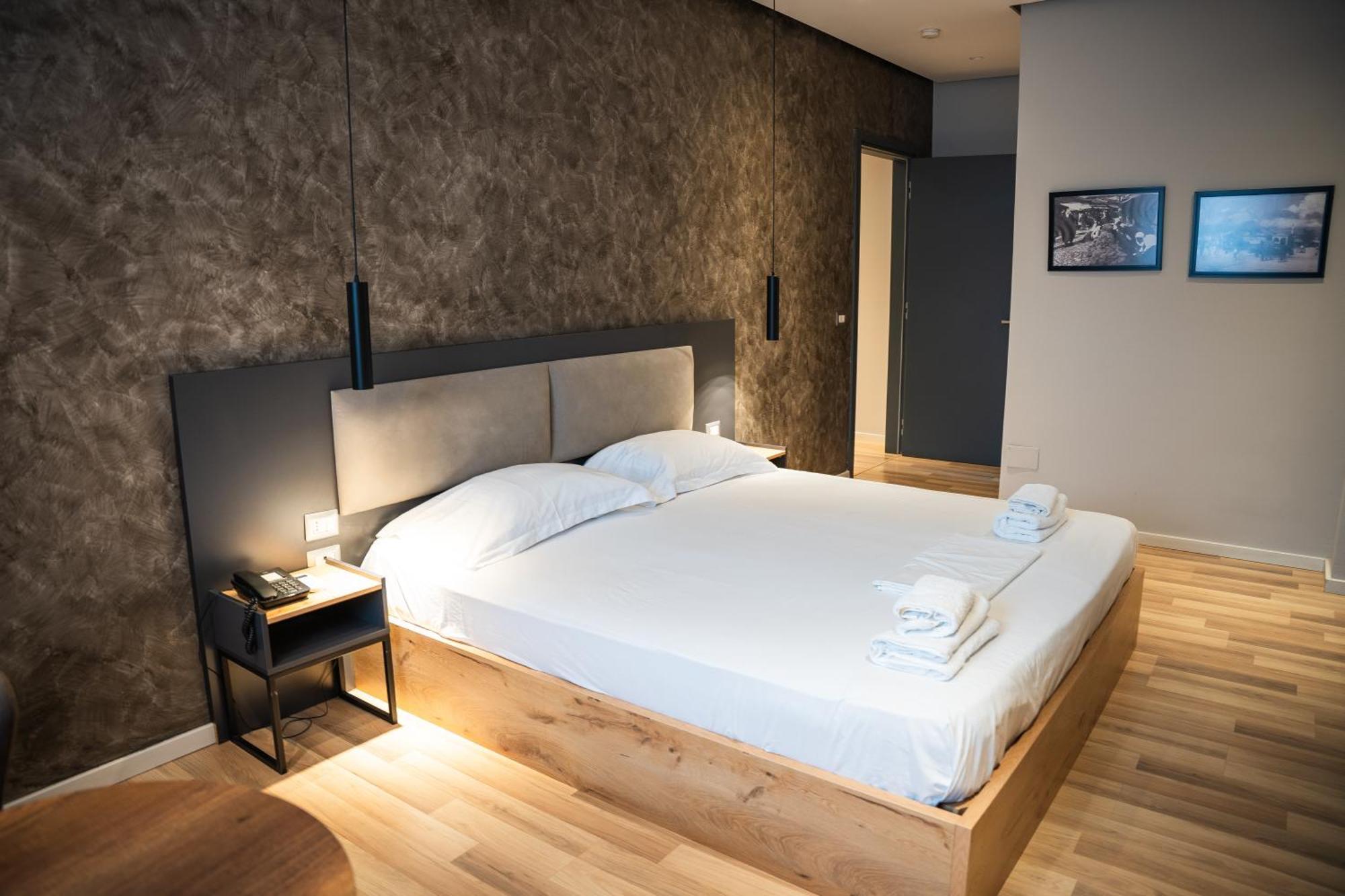 Center Boutique Hotel Tiranë Ngoại thất bức ảnh