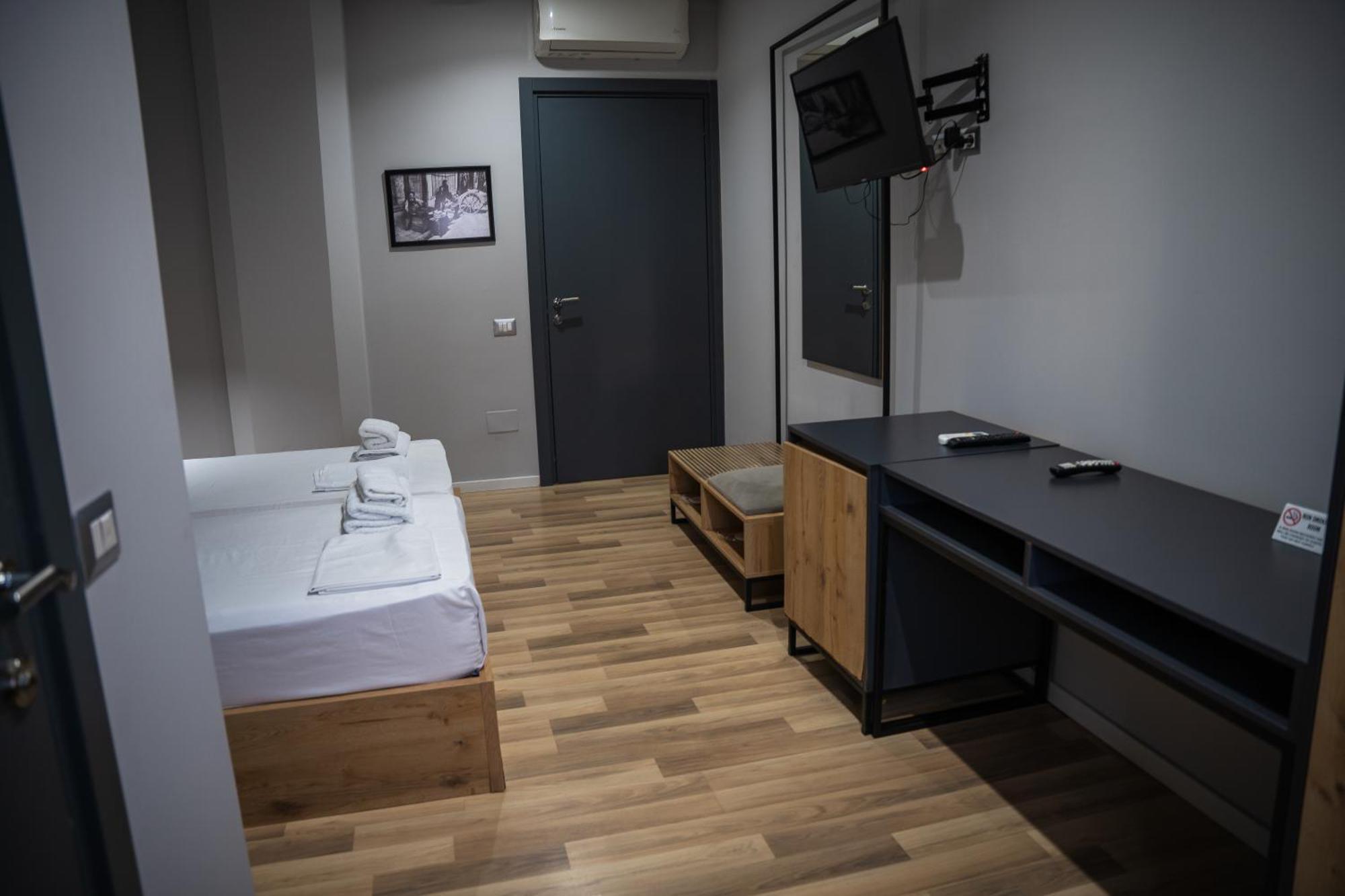 Center Boutique Hotel Tiranë Ngoại thất bức ảnh