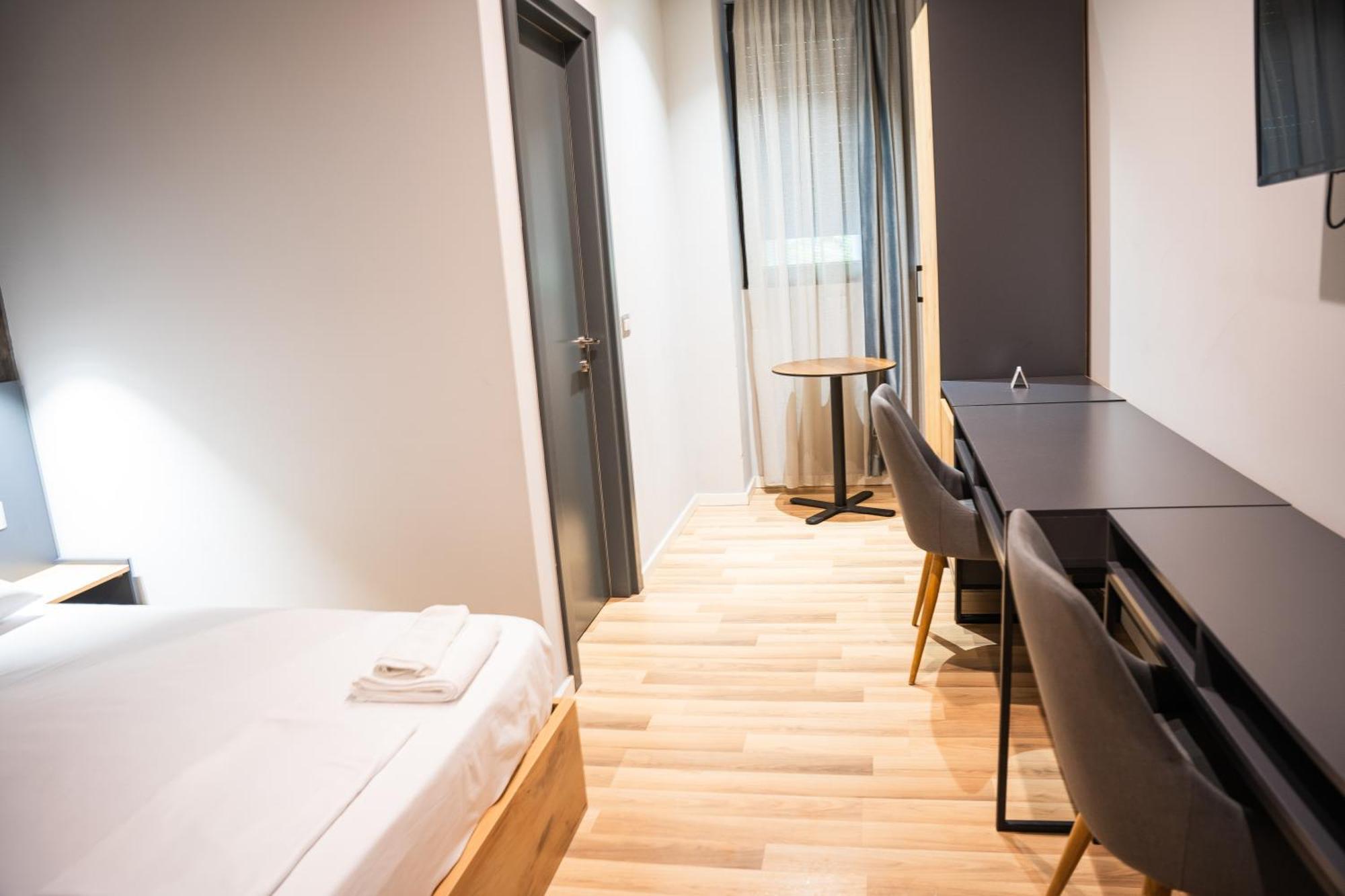 Center Boutique Hotel Tiranë Ngoại thất bức ảnh