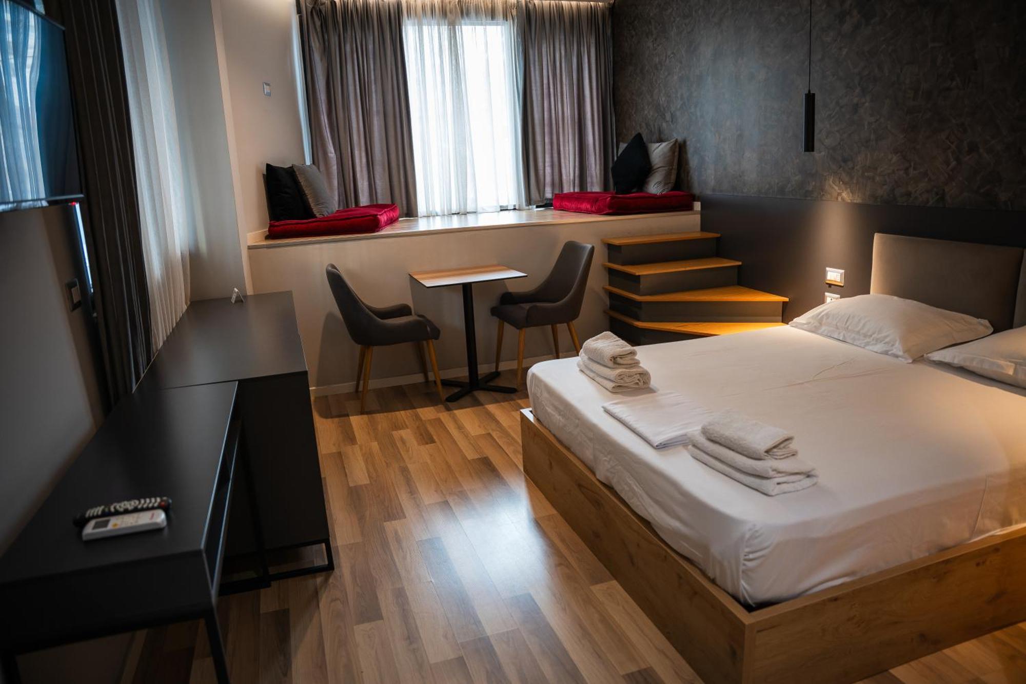 Center Boutique Hotel Tiranë Ngoại thất bức ảnh