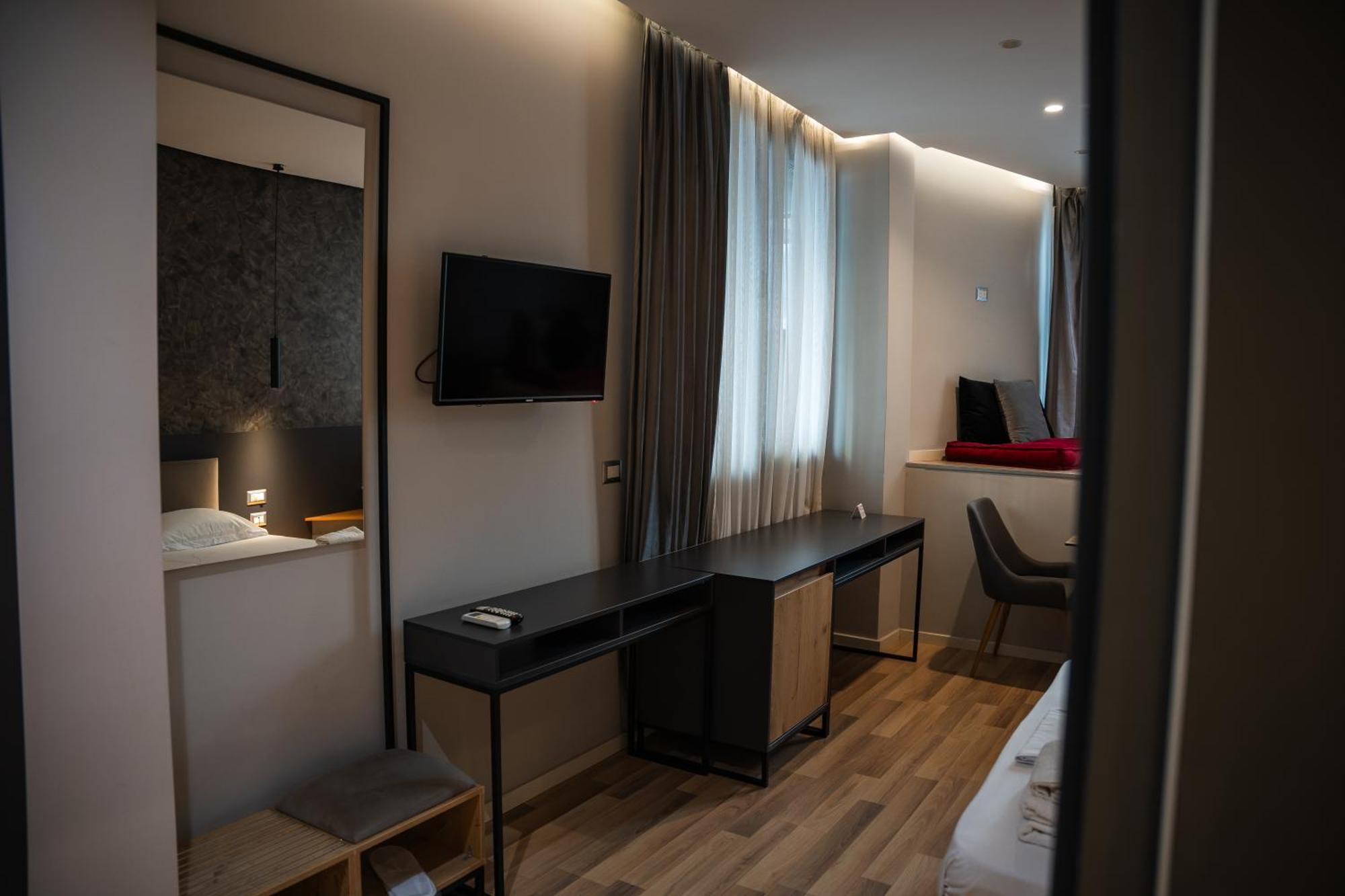 Center Boutique Hotel Tiranë Ngoại thất bức ảnh