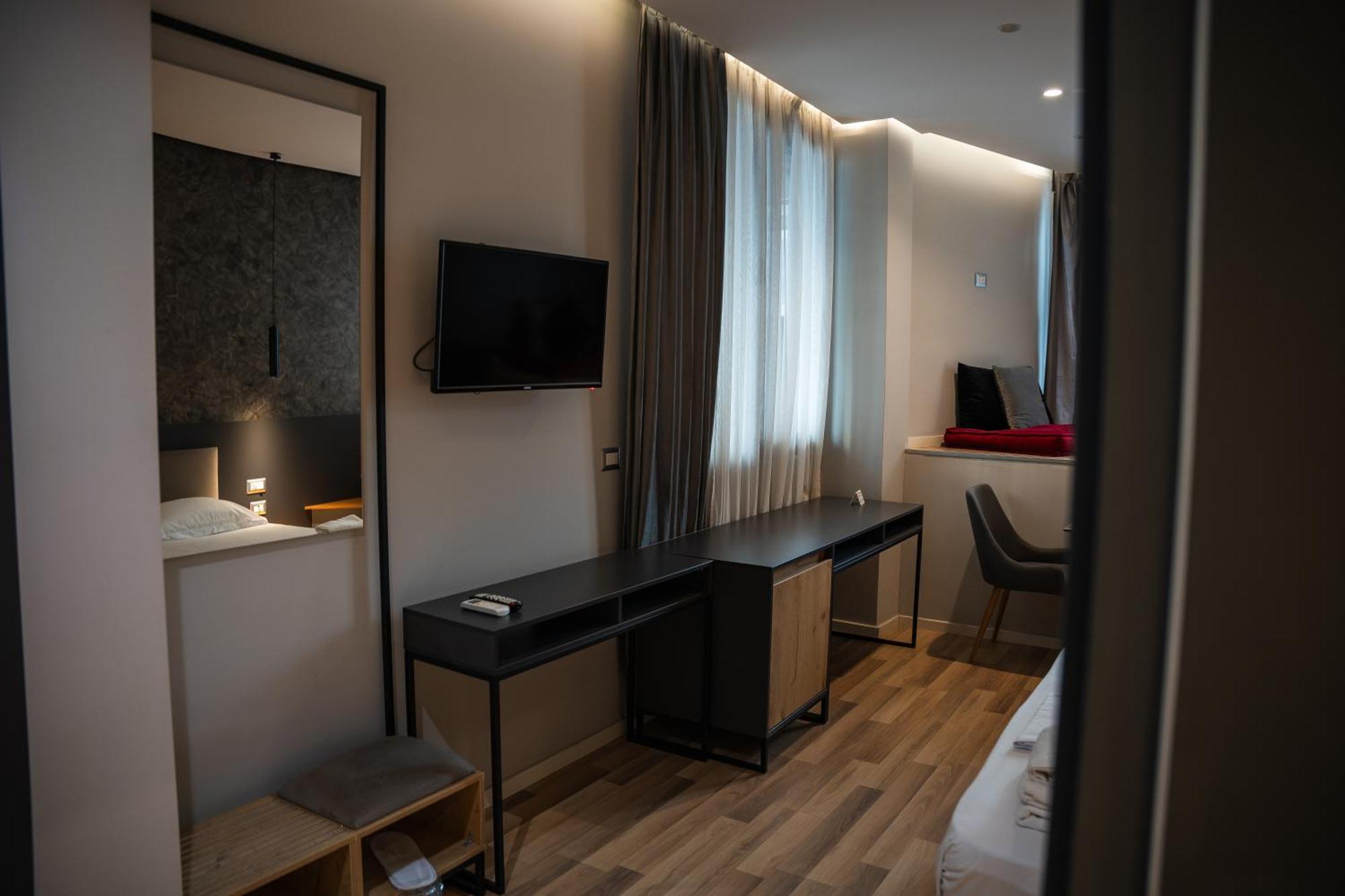 Center Boutique Hotel Tiranë Ngoại thất bức ảnh